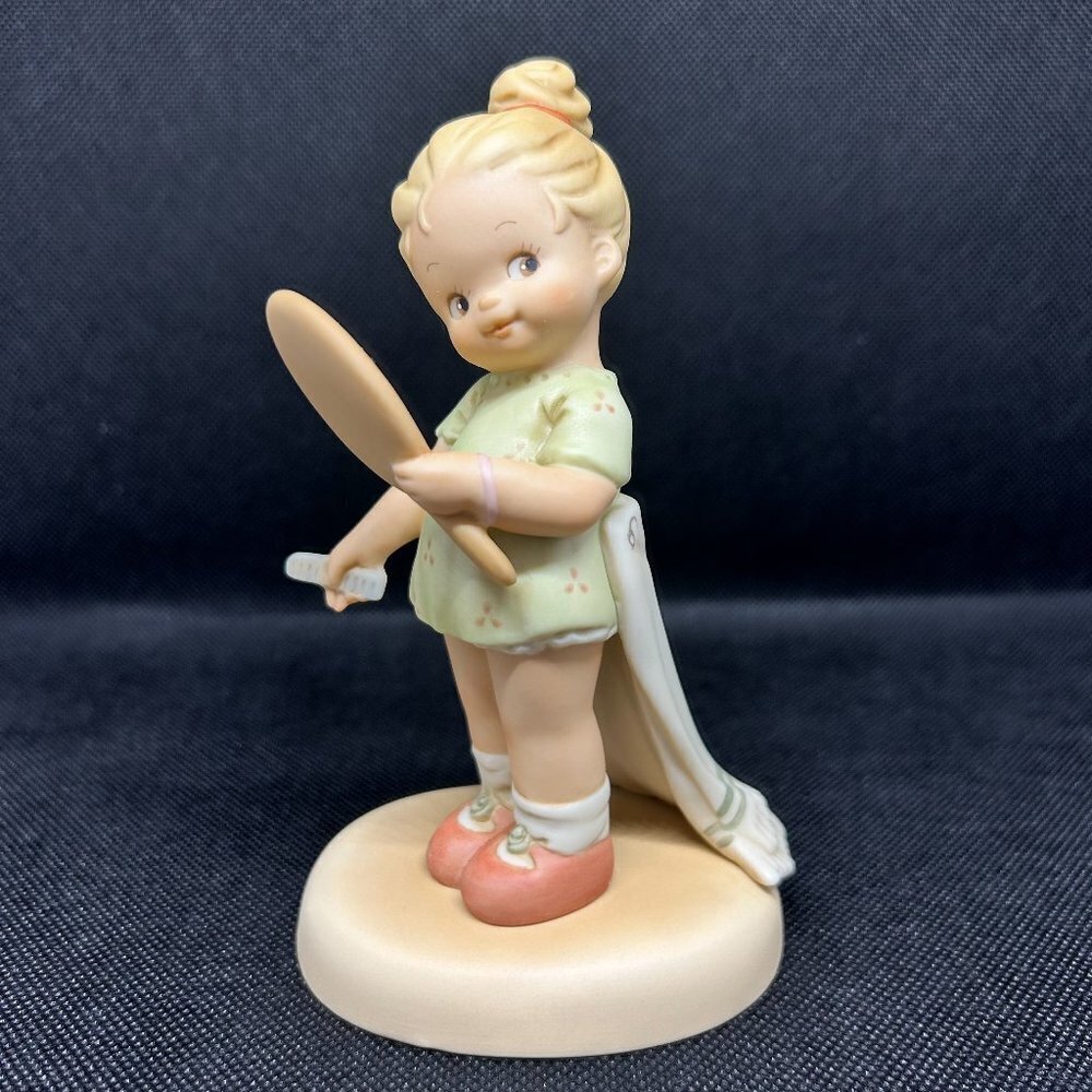 Memories of Yesterday "Now I'm the fairest of them all" figurine